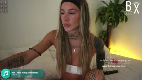 Snapshot of bunnyonyx chatting on 01.23.25 Stephanie Next stream TUESDAY 6pm PDT online show from 01.23.25