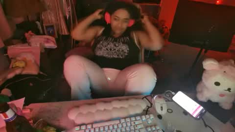 Snapshot of bunnyslittlecum chatting on 12.18.25 Bunnygirl Onyx online show from 12.18.25