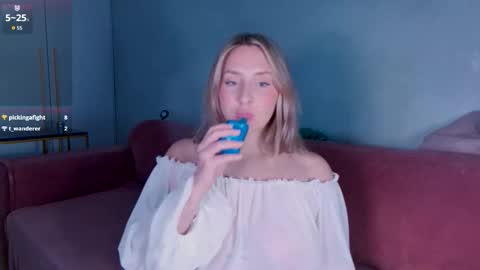 Snapshot of burn_lissa chatting on 09.24.25 Lissa online show from 09.24.25