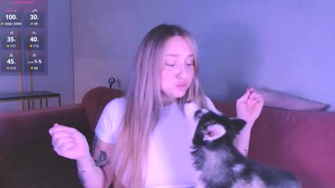 Snapshot of burn_lissa chatting on 10.12.25 Lissa online show from 10.12.25