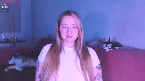 Snapshot of burn_lissa chatting on 10.21.25 Lissa online show from 10.21.25