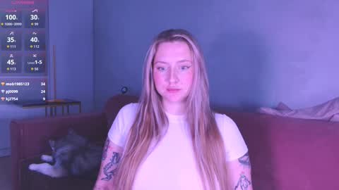 Snapshot of burn_lissa chatting on 10.25.25 Lissa online show from 10.25.25