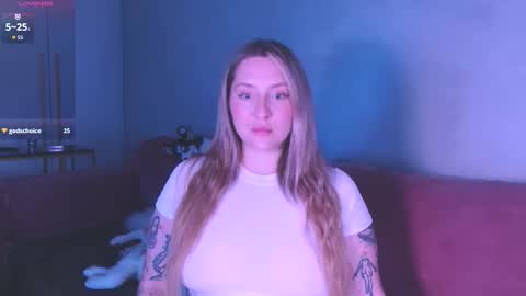 Snapshot of burn_lissa chatting on 10.29.25 Lissa online show from 10.29.25