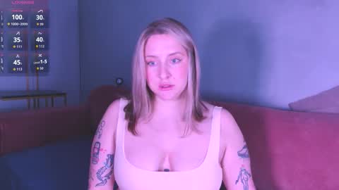 Snapshot of burn_lissa chatting on 11.14.25 Lissa online show from 11.14.25