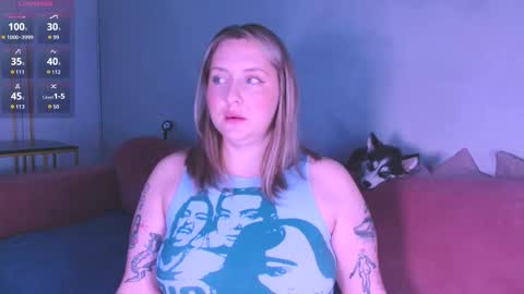 Snapshot of burn_lissa chatting on 11.28.25 Lissa online show from 11.28.25