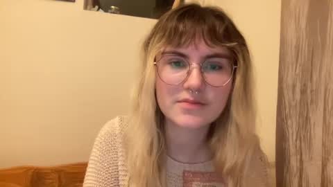 Snapshot of bushbabe3008 chatting on 12.24.24 esme gray online show from 12.24.24
