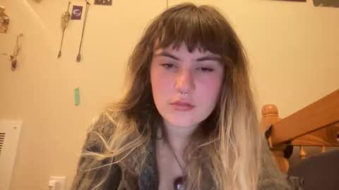 Snapshot of bushbabe3008 chatting on 10.14.25 esme gray online show from 10.14.25