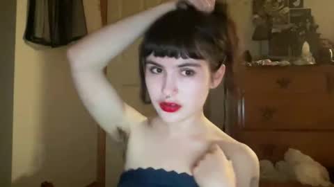 Snapshot of bushbabe3008 chatting on 03.11.26 esme gray online show from 03.11.26