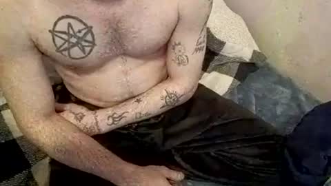 Snapshot of buster18hymen chatting on 01.28.25 Buster18Hymen online show from 01.28.25