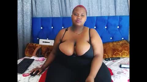 Snapshot of bustybmwx chatting on 10.23.25 bustybmwx online show from 10.23.25