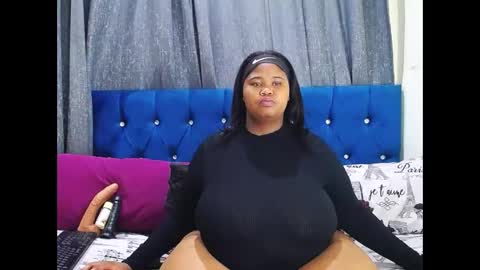 Snapshot of bustybmwx chatting on 11.11.25 bustybmwx online show from 11.11.25