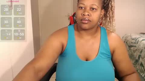 Snapshot of bustylisa85 chatting on 01.11.25 lisa online show from 01.11.25