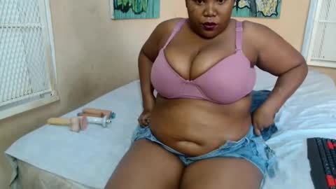 BUSTYQUEENB online show from 03.27.26