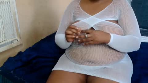 BUSTYQUEENB online show from 04.11.26