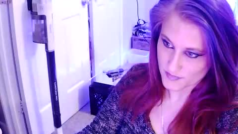 Snapshot of busybee83 chatting on 10.27.25 busybee83 online show from 10.27.25