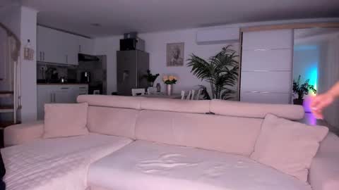 Nicolah  Steven Bond online show from 11.14.25