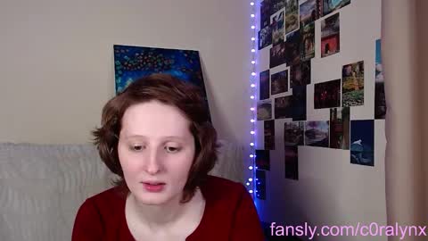 Snapshot of c0ralynx chatting on 03.04.25 C0ralynx online show from 03.04.25