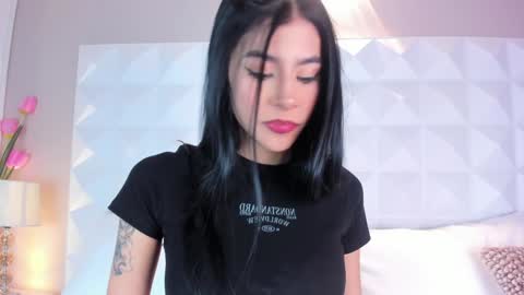 Snapshot of caitlyncouper chatting on 12.26.24 Caitlyn online show from 12.26.24