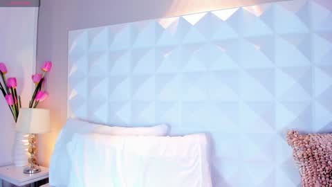 Snapshot of caitlyncouper chatting on 12.27.24 Caitlyn online show from 12.27.24