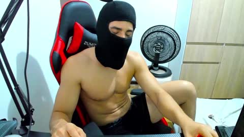 Snapshot of calihotcaliente27 chatting on 12.08.24 calihotcaliente27 online show from 12.08.24