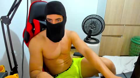 Snapshot of calihotcaliente27 chatting on 12.09.24 calihotcaliente27 online show from 12.09.24