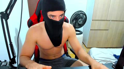 Snapshot of calihotcaliente27 chatting on 12.11.24 calihotcaliente27 online show from 12.11.24