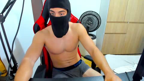 Snapshot of calihotcaliente27 chatting on 12.11.24 calihotcaliente27 online show from 12.11.24