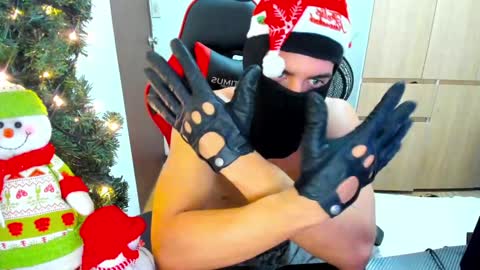 Snapshot of calihotcaliente27 chatting on 12.18.24 calihotcaliente27 online show from 12.18.24