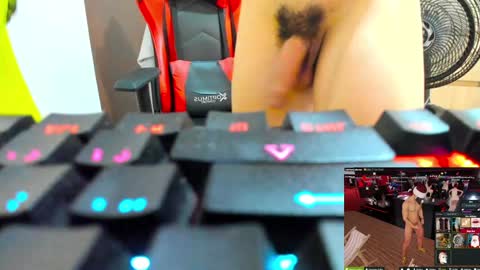 Snapshot of calihotcaliente27 chatting on 12.26.24 calihotcaliente27 online show from 12.26.24