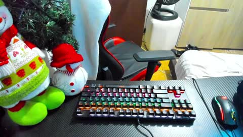 Snapshot of calihotcaliente27 chatting on 12.31.24 calihotcaliente27 online show from 12.31.24