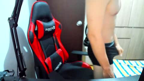 Snapshot of calihotcaliente27 chatting on 01.10.25 calihotcaliente27 online show from 01.10.25