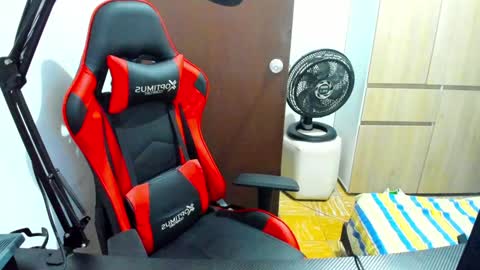 Snapshot of calihotcaliente27 chatting on 01.11.25 calihotcaliente27 online show from 01.11.25