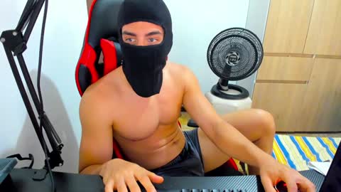 Snapshot of calihotcaliente27 chatting on 01.14.25 calihotcaliente27 online show from 01.14.25