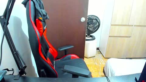 Snapshot of calihotcaliente27 chatting on 01.20.25 calihotcaliente27 online show from 01.20.25