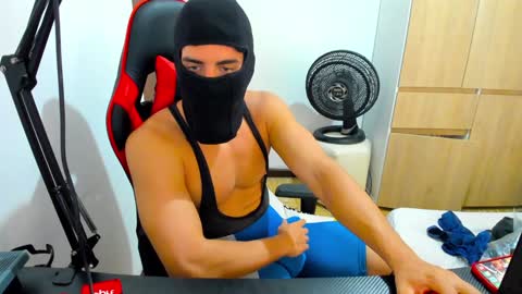 Snapshot of calihotcaliente27 chatting on 01.20.25 calihotcaliente27 online show from 01.20.25