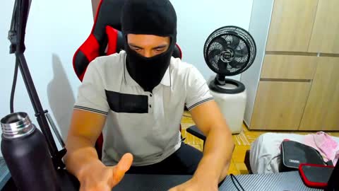 Snapshot of calihotcaliente27 chatting on 02.01.25 calihotcaliente27 online show from 02.01.25