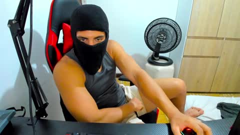 Snapshot of calihotcaliente27 chatting on 02.01.25 calihotcaliente27 online show from 02.01.25