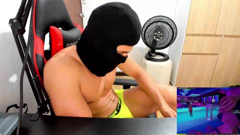 Snapshot of calihotcaliente27 chatting on 02.11.25 calihotcaliente27 online show from 02.11.25