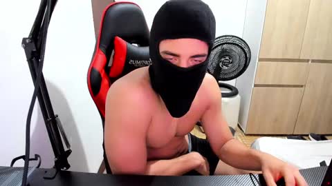 Snapshot of calihotcaliente27 chatting on 02.12.25 calihotcaliente27 online show from 02.12.25