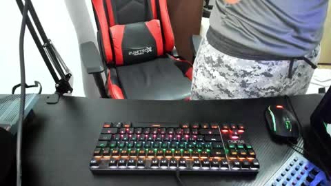 Snapshot of calihotcaliente27 chatting on 02.19.25 calihotcaliente27 online show from 02.19.25