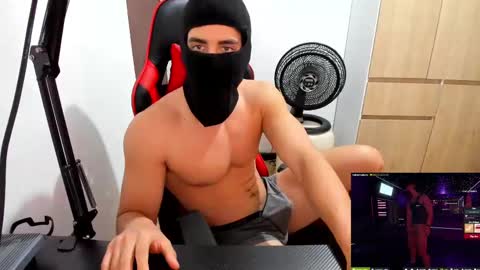 Snapshot of calihotcaliente27 chatting on 02.22.25 calihotcaliente27 online show from 02.22.25