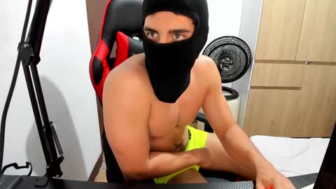 Snapshot of calihotcaliente27 chatting on 02.26.25 calihotcaliente27 online show from 02.26.25