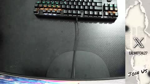 Snapshot of calihotcaliente27 chatting on 09.22.25 calihotcaliente27 online show from 09.22.25