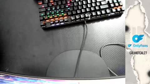 Snapshot of calihotcaliente27 chatting on 10.10.25 calihotcaliente27 online show from 10.10.25