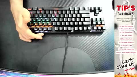 Snapshot of calihotcaliente27 chatting on 10.15.25 calihotcaliente27 online show from 10.15.25