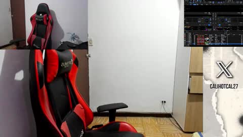 Snapshot of calihotcaliente27 chatting on 11.11.25 calihotcaliente27 online show from 11.11.25