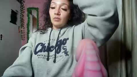 Snapshot of callme_lolas chatting on 06.19.26 paula online show from 06.19.26