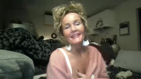 Snapshot of callmebabyt chatting on 10.24.25 callmebabyt online show from 10.24.25