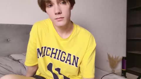 Snapshot of callmenineoneseven chatting on 10.30.25 Nick online show from 10.30.25