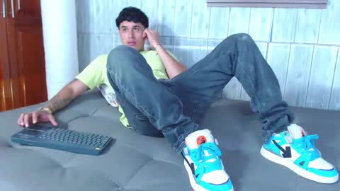 Snapshot of calvin913 chatting on 11.11.25 calvin913 online show from 11.11.25